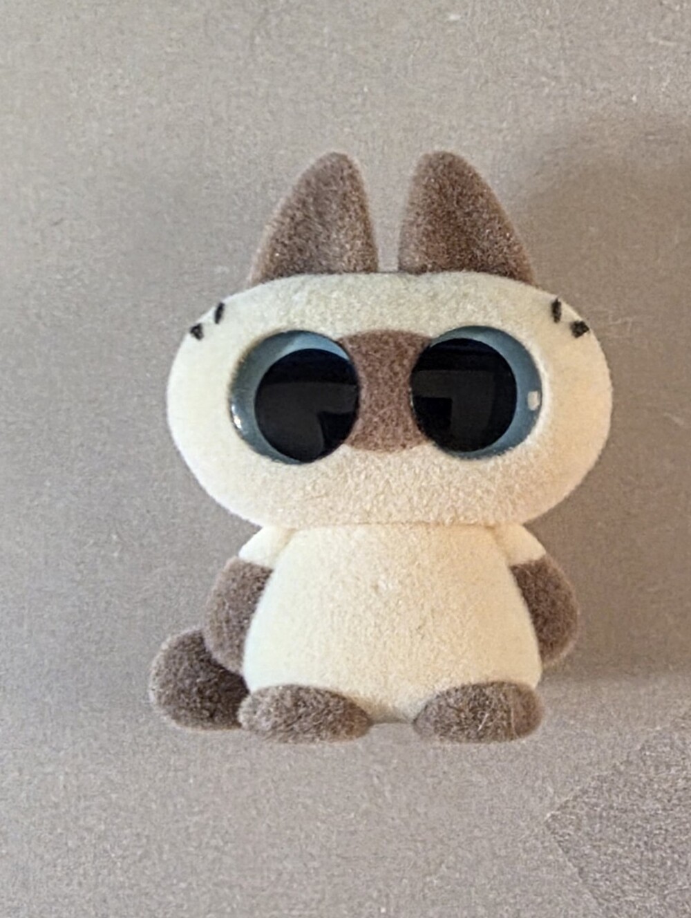 Beemai Flocked Cat Bean